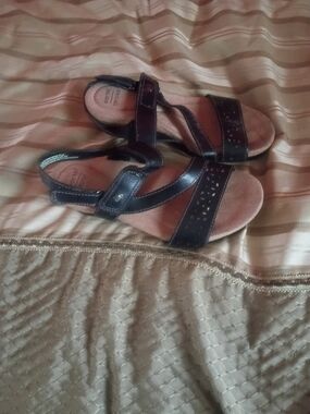 Earth Origins  Women's Black Leather Slingback Sandals